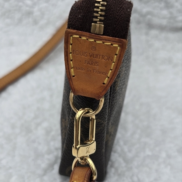 Vintage Louis Vuitton Pochette Accesories Crossbody Bag With Branded Long Strap - Picture 6 of 17